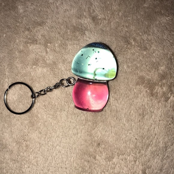 Custom epoxy resin mini mushroom 🍄 keychain New - Picture 6 of 6